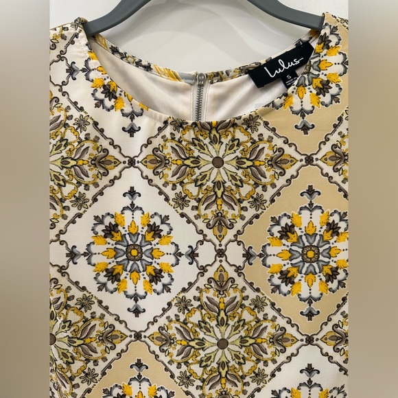 NWOT Lulu’s Size S Sandy Lion Yellow Print Shift Dress - Picture 8 of 12